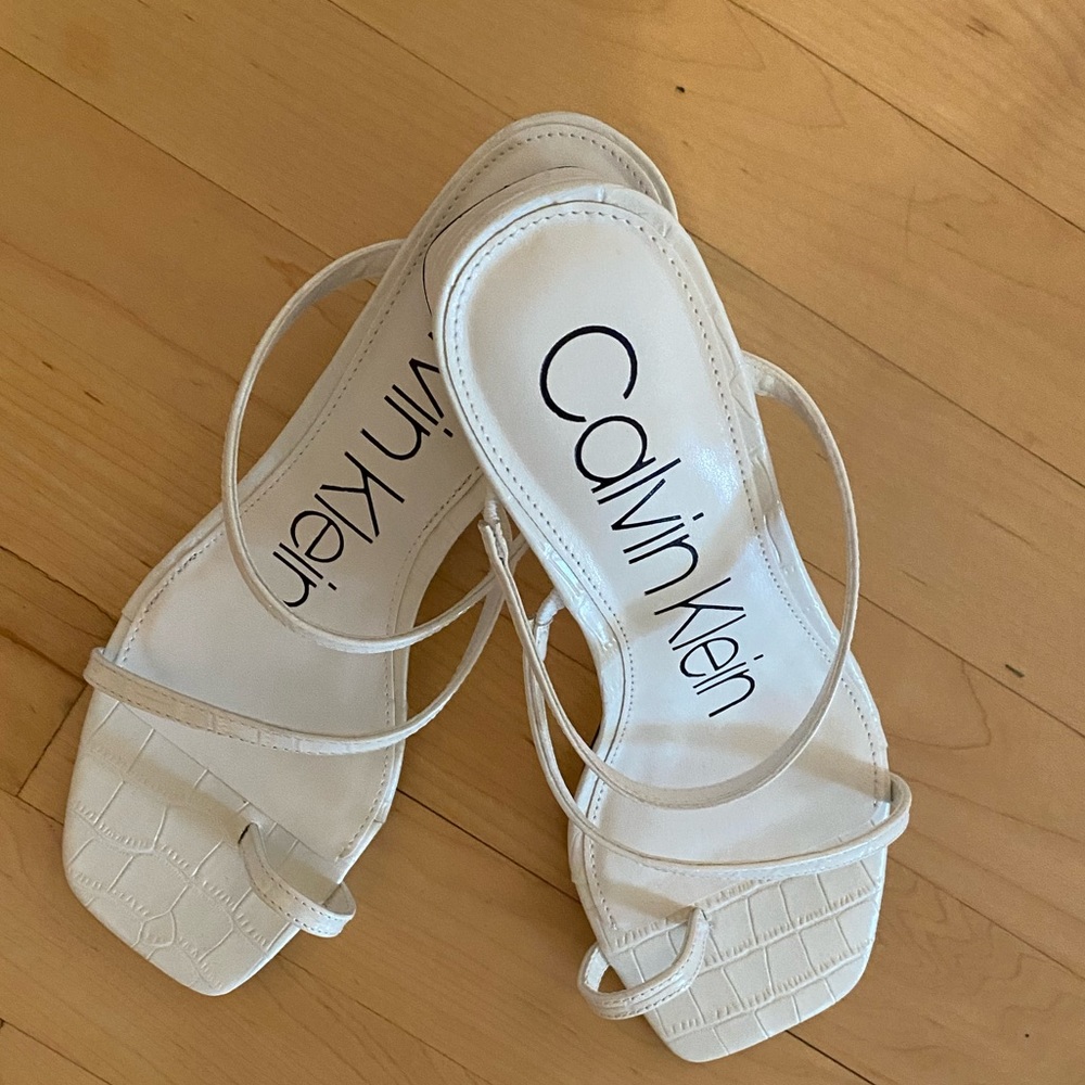 NWOT. Calvin Klein white slide sandal. Size 7.